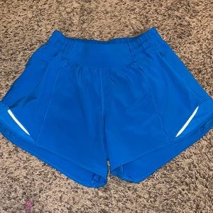 poolside lululemon hottie hot shorts